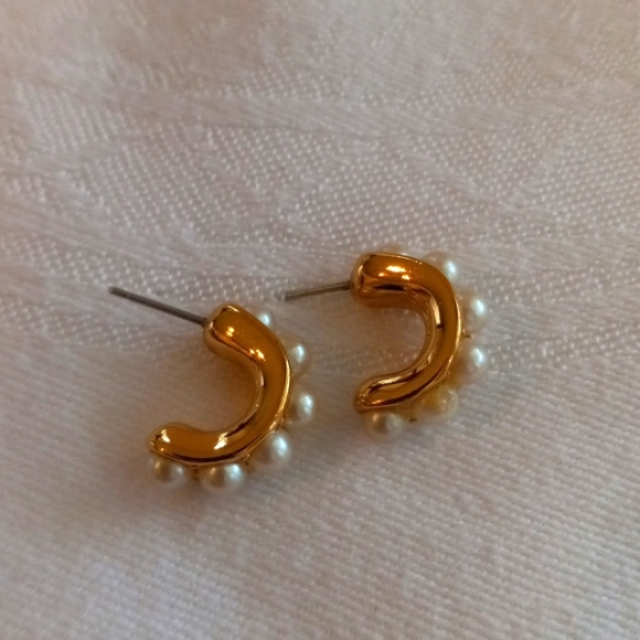 Monet Gold Tone Pearl Earrings - Picture 3 of 4